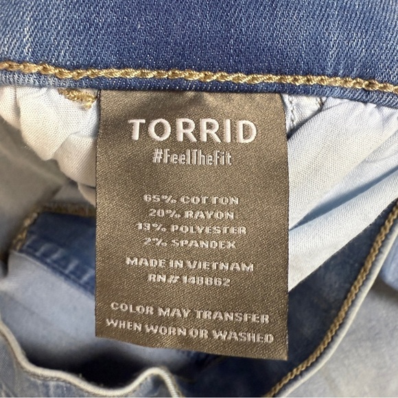 Torrid Weekend Mid-Rise Wide Leg Pull-On Jeans Plus Size 6X - Picture 4 of 6